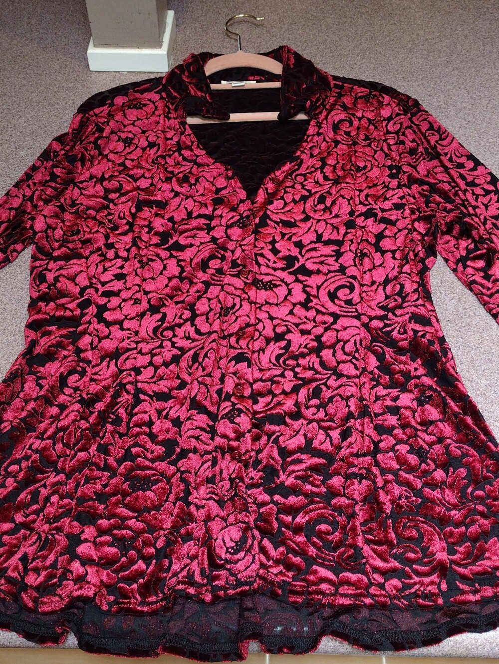 💋 Vampy Red Velvet Floral Burnout Fairy Goth Top with Bell Sleeves - Picture 8 of 12